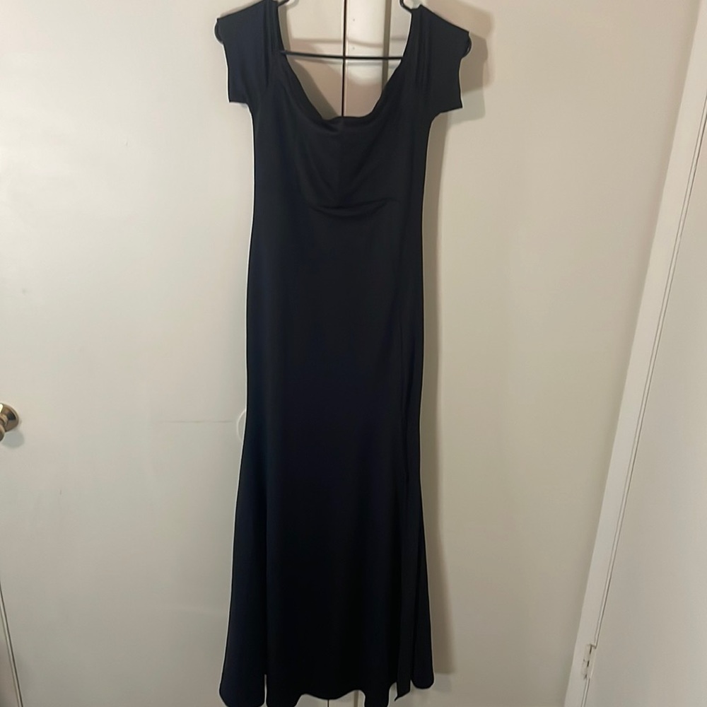Long,Black,left leg split, zipper back
